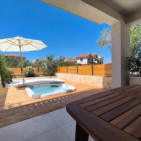 Apartment Lojena, Luxury With Jacuzzi Id 112