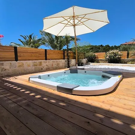 Lojena, Luxury With Jacuzzi Id 112 * Murter