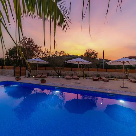 Lojena, Luxury With Jacuzzi Id 112 *
