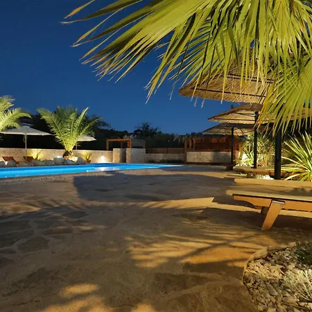 Lojena, Luxury With Jacuzzi Id 112 * Murter