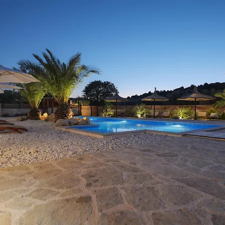 Апартаменты Lojena, Luxury With Jacuzzi Id 112 *