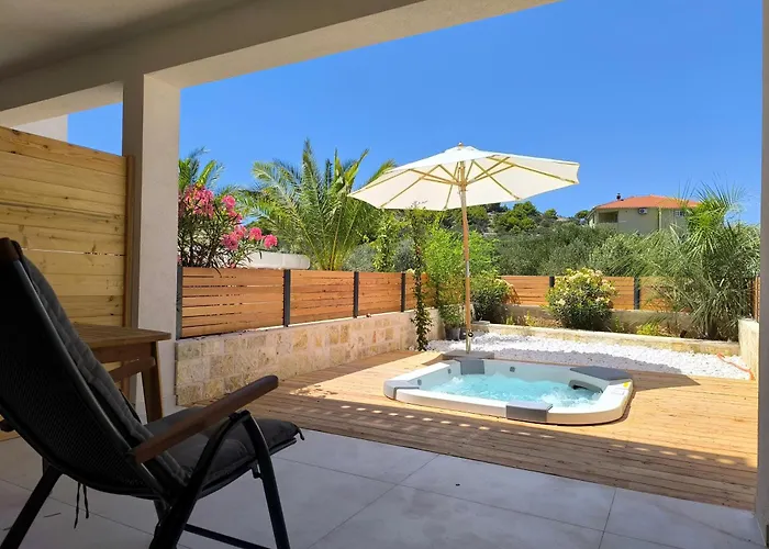 Lojena, Luxury With Jacuzzi Id 112 Апартаменты *