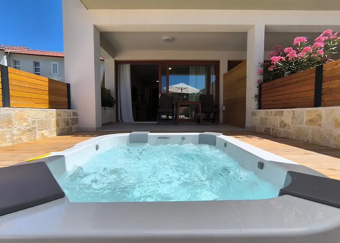 Lojena, Luxury With Jacuzzi Id 112 * Муртер