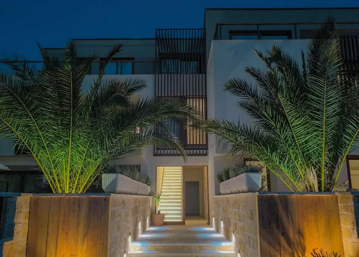 Lojena, Luxury With Jacuzzi Id 112 Апартаменты *