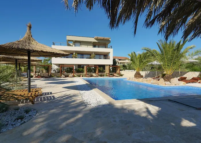 Lojena, Luxury With Jacuzzi Id 112 Муртер