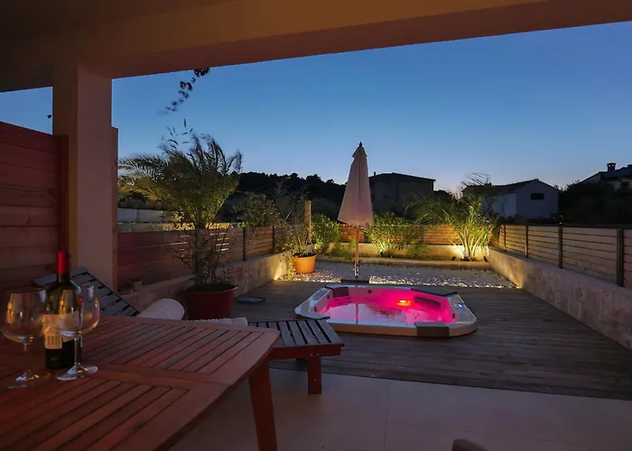 Lojena, Luxury With Jacuzzi Id 112 Апартаменты *