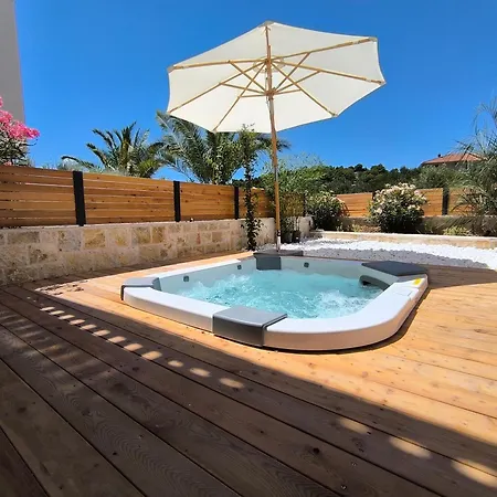 Apartamento Lojena, Luxury With Jacuzzi Id 112 Murter