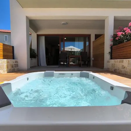 Lojena, Luxury With Jacuzzi Id 112 * Murter