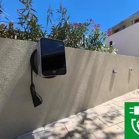 Lojena, Luxury With Jacuzzi Id 112