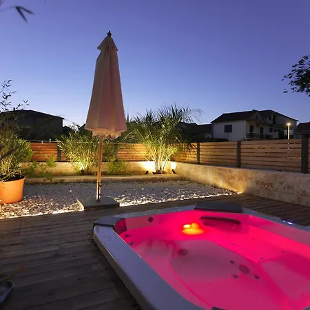 Lojena, Luxury With Jacuzzi Id 112 * Murter
