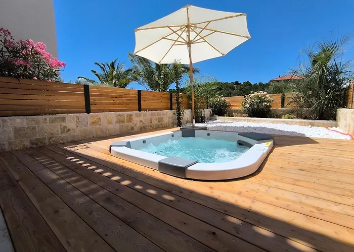 Apartman Lojena, Luxury With Jacuzzi Id 112 Murter